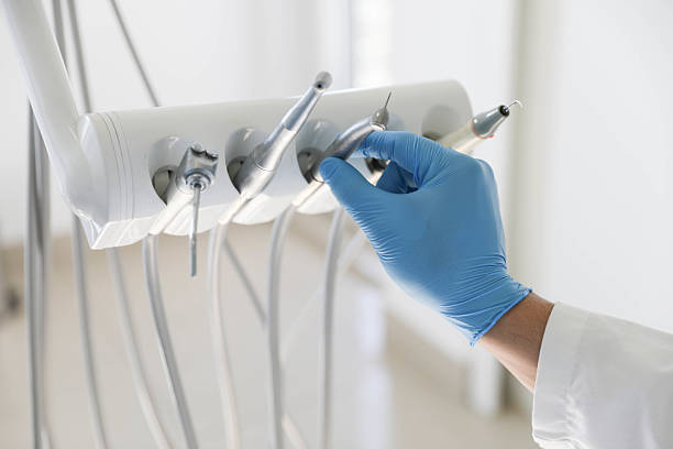 Professional Tooth Extraction technician working in Laguna Park, TX